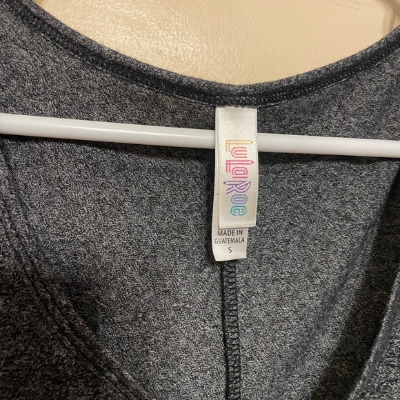 Lularoe Gray Fitted Crew Neck Short Sleeve Tee Sz small poly/rayon mix - Picture 7 of 7